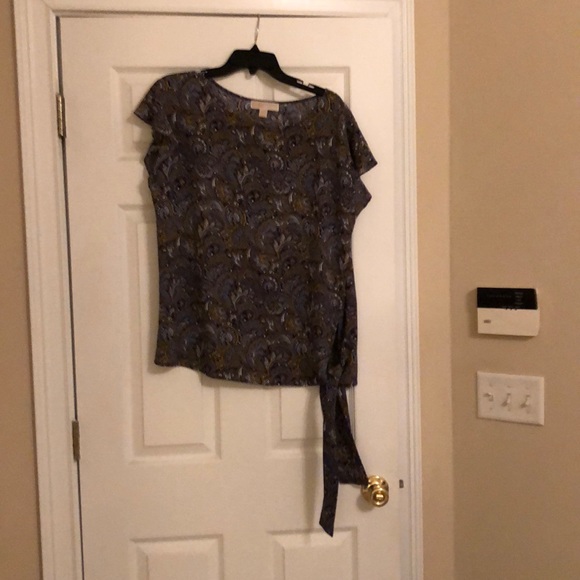 Top - Picture 2 of 2